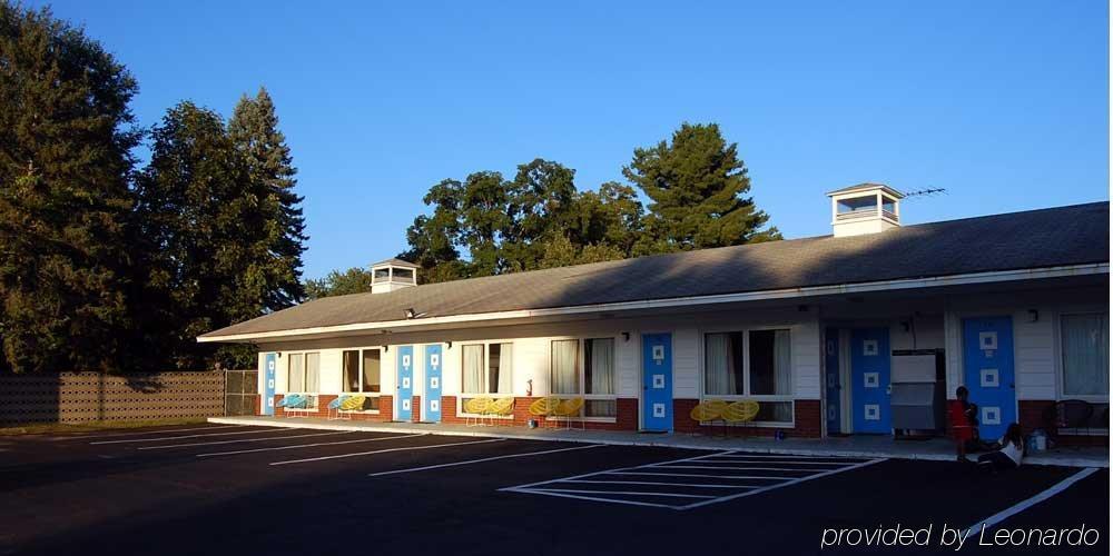 Blue Sky Inn Glens Falls-Saratoga-Lake George Exterior photo