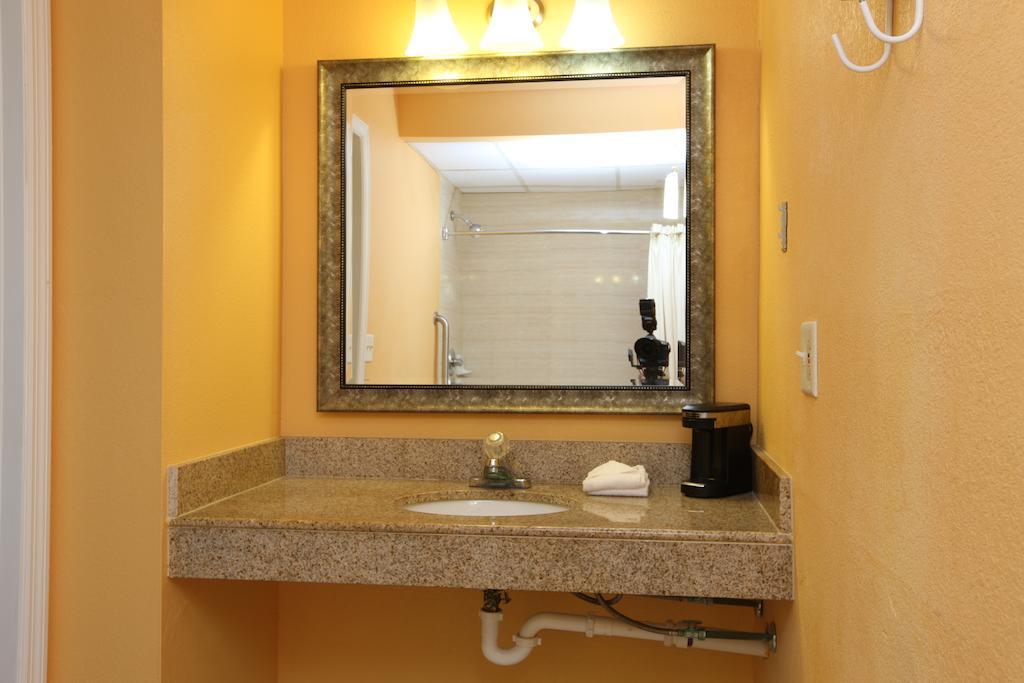 Blue Sky Inn Glens Falls-Saratoga-Lake George Room photo