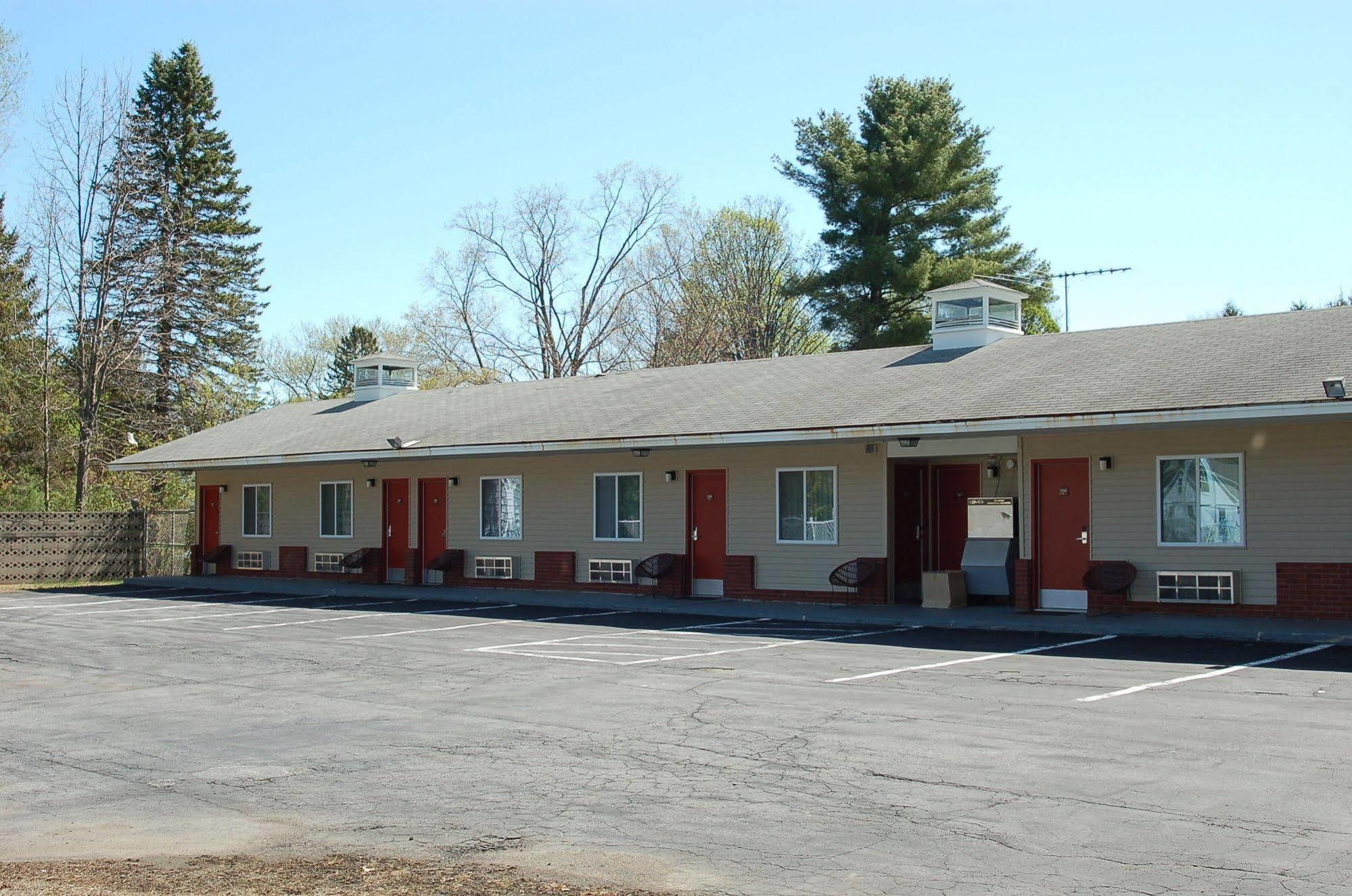 Blue Sky Inn Glens Falls-Saratoga-Lake George Exterior photo