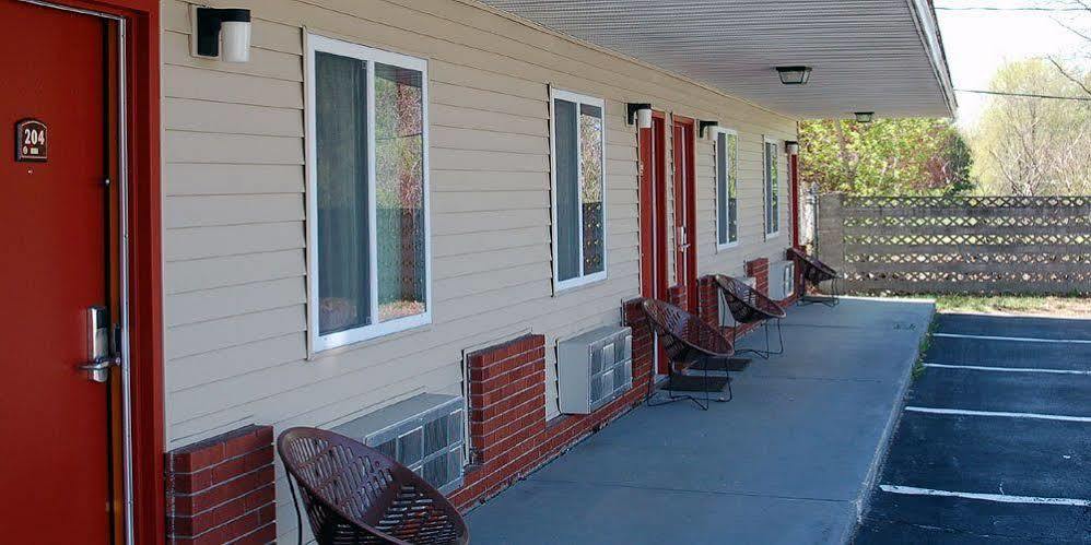 Blue Sky Inn Glens Falls-Saratoga-Lake George Exterior photo