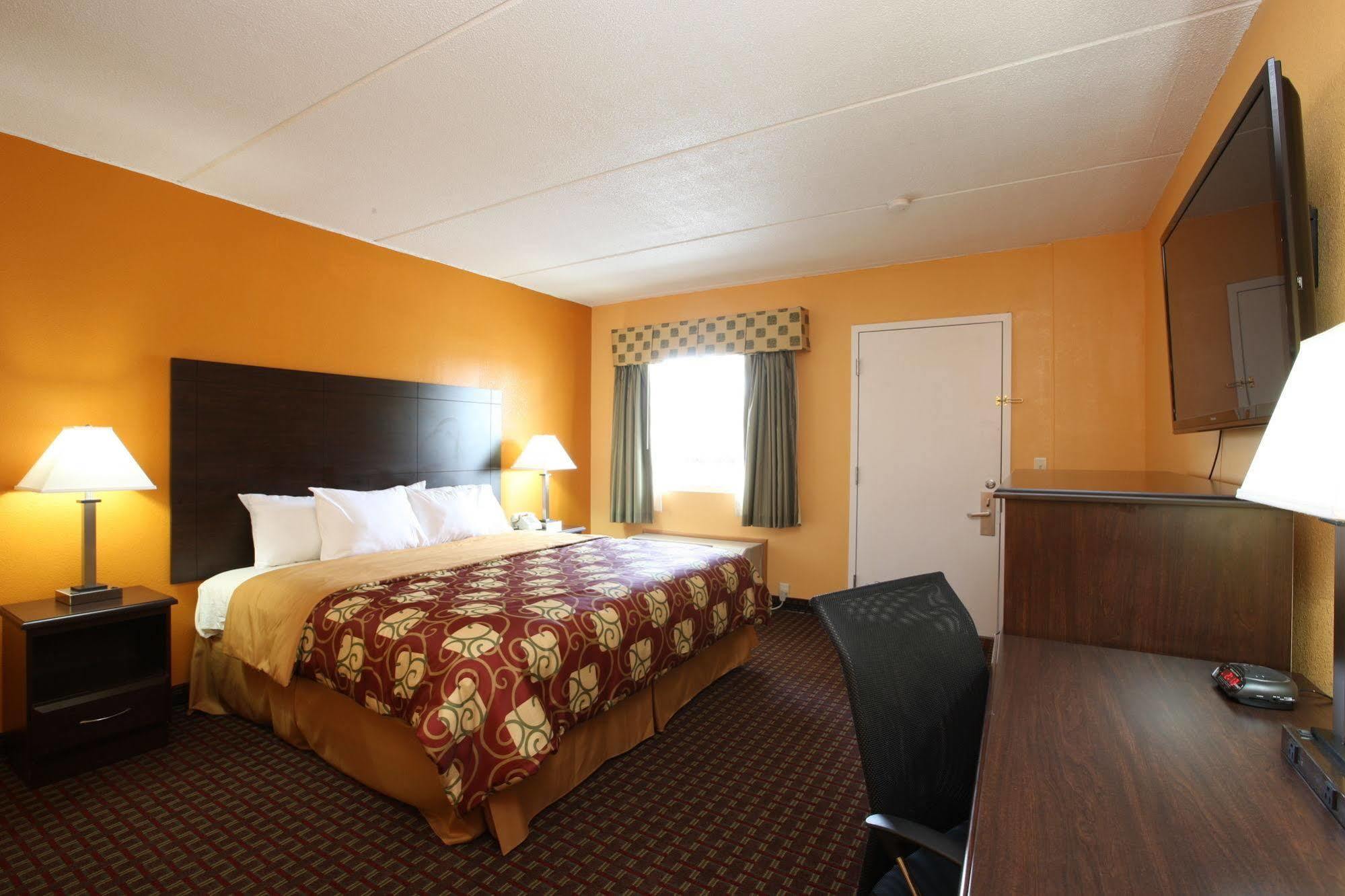 Blue Sky Inn Glens Falls-Saratoga-Lake George Exterior photo