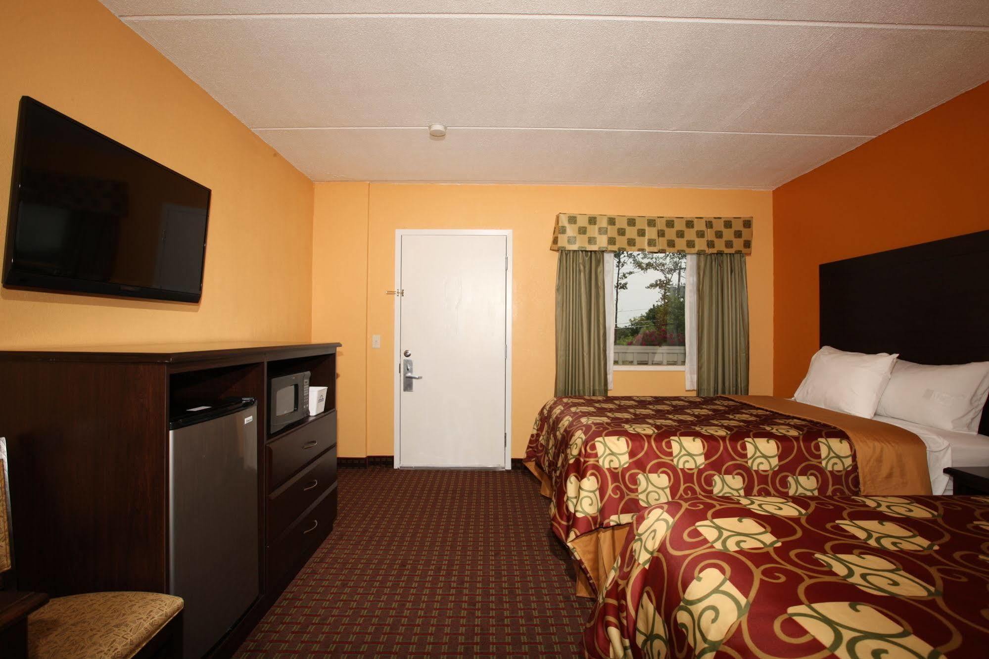 Blue Sky Inn Glens Falls-Saratoga-Lake George Exterior photo