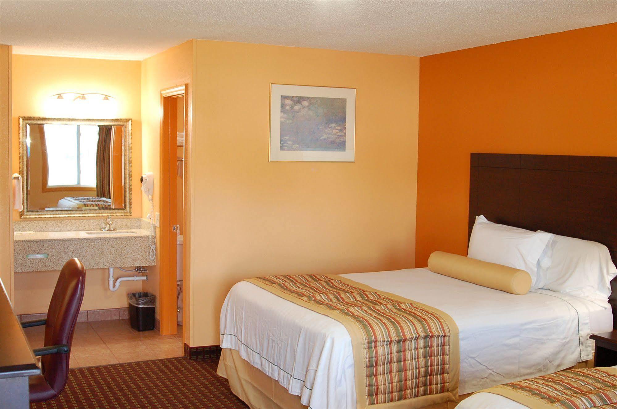 Blue Sky Inn Glens Falls-Saratoga-Lake George Exterior photo