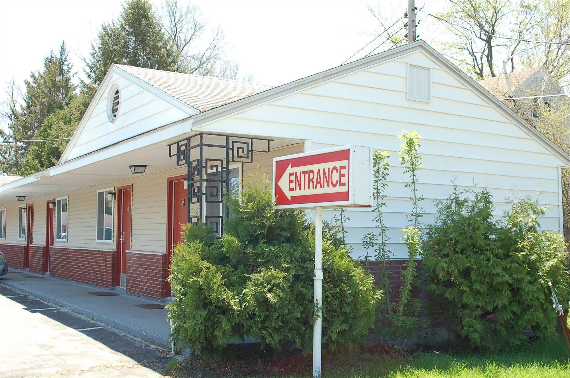 Blue Sky Inn Glens Falls-Saratoga-Lake George Exterior photo